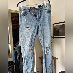 DISTRESSED LEVI’S 501S !!